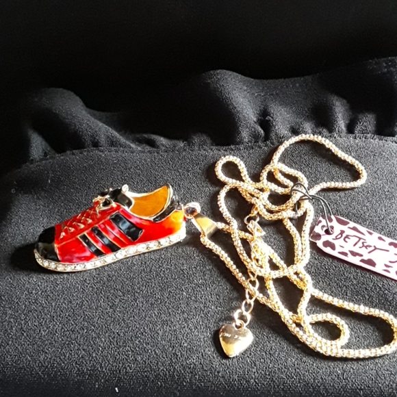 CRYSTAL SHOE NECKLACE - Picture 2 of 8